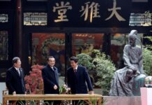 中日韩领袖车队惊传遭遇摩托车直闯