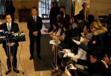 邓炳强北京看升旗 称要“刚柔并济”