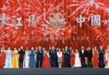 习近平等出席“庆祝澳门回归祖国二十周年文艺晚会”