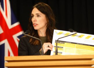 新西兰宣布将暂停全国非必要商业活动 学校明起关闭