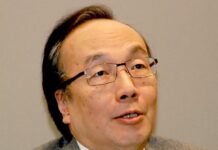 梁家杰形容今次做法是以「仓底」法例,在政治上排除异己。