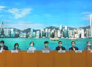 林郑月娥称政府口罩存量约2千万个 多部口罩机将抵港