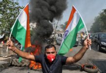 新德里有示威者到中國大使館附近抗議