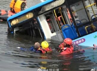 贵州公安称坠湖司机故意报复 责任究竟在谁?