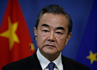 王毅批評美國這種出爾反爾的做法只會損害自身的信譽