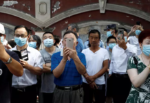 成都人扎堆围观美驻成都总领馆