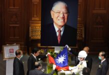 解放军19架军机部分又越过台海峡中线 台空军应对措施广播驱离