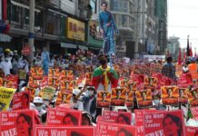 歐英美各自出手:美國制裁2緬軍官、歐盟擬撤銷緬貿易優惠待遇、英再傳召緬駐英大使