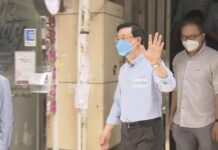 李家超落區探訪基層 稱香港一直享有新聞自由