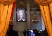 俄罗斯人排队告别戈尔巴乔夫 没有国葬 没有普京身影