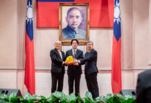 陳建仁接下閣揆印信 普發現金、口罩令鬆綁 、疫後復甦成內閣首要挑戰