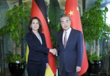 王毅在北京會見貝爾伯克 德中外長記者會公開交鋒