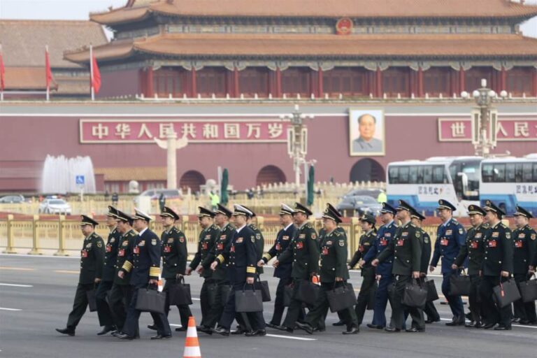中國兩會: 國防預算今年增7.2% 李強報告未提“和平統一”  美國一艘導彈驅逐艦例行穿過台灣海峽