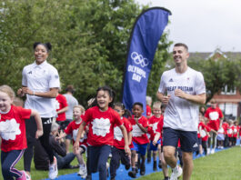 英国超10万名学童参与“奥林匹克日”跑步活动