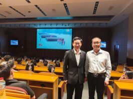 老撾僑界集中收看紀念中國人民抗日戰爭暨世界反法西斯戰爭勝利80周年大閱兵