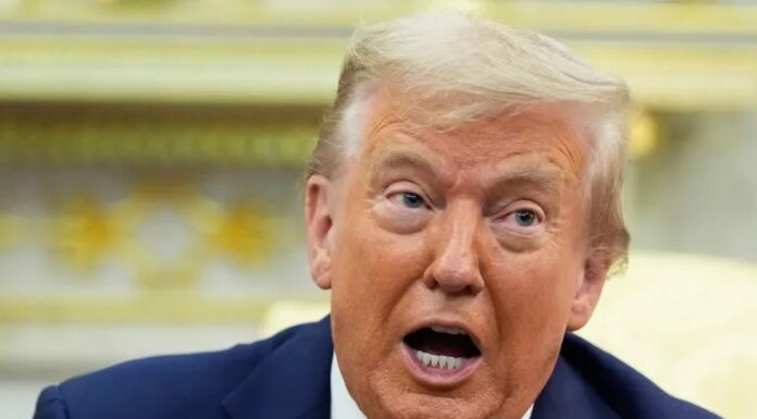 美国的政治气氛陡变 特朗普遭遇一系列挫折