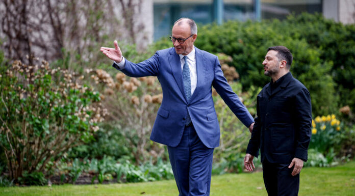 俄羅斯入侵烏克蘭第1512天:俄外長訪華晤習近平;默茨在柏林會晤澤連斯基