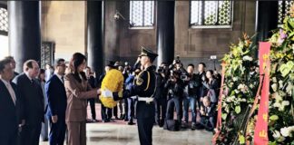 鄭麗文南京中山陵謁陵;見江蘇省委書記信長星