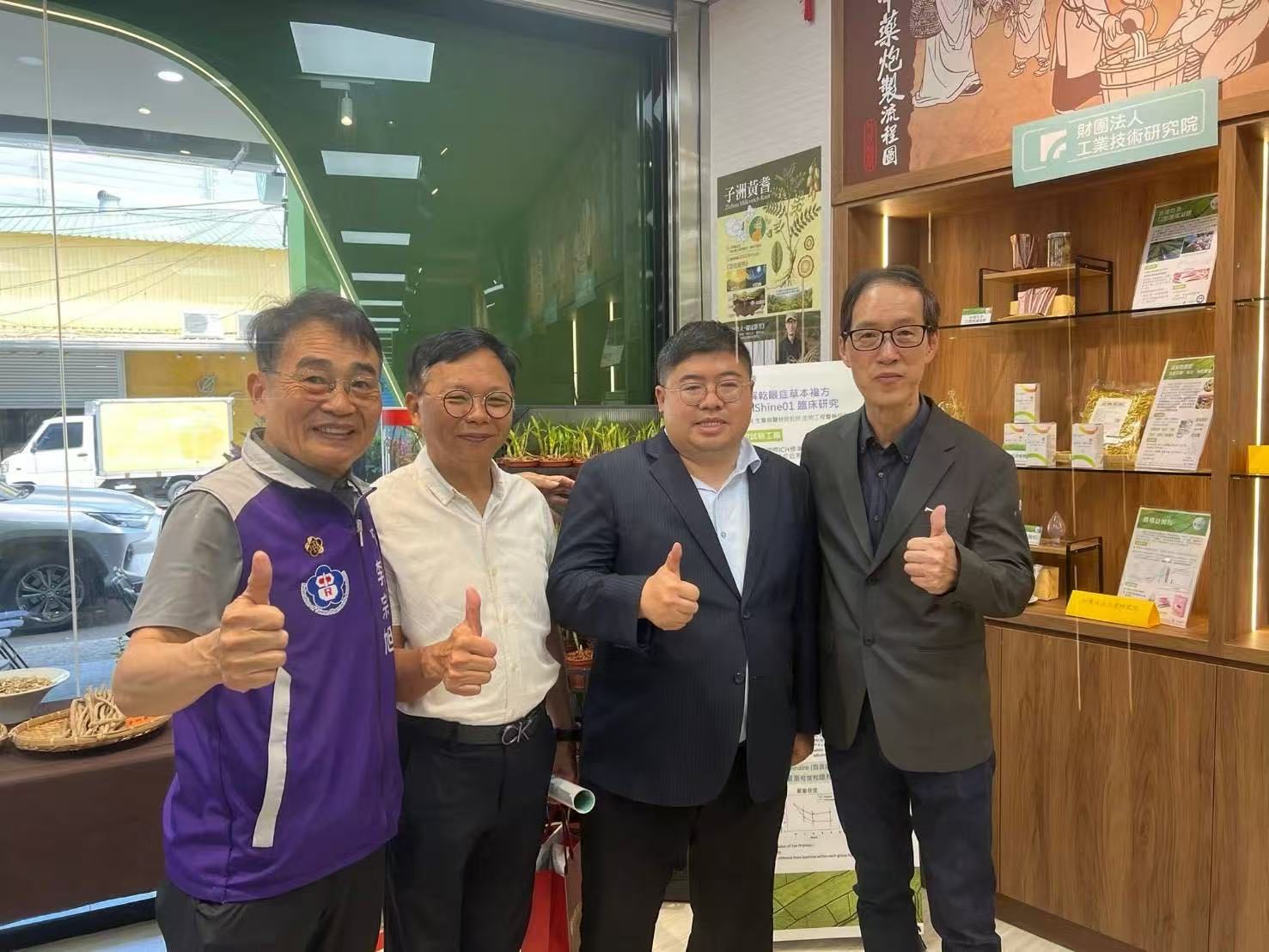 嘉義市湖子內地區仲景共享藥局開幕活動照片