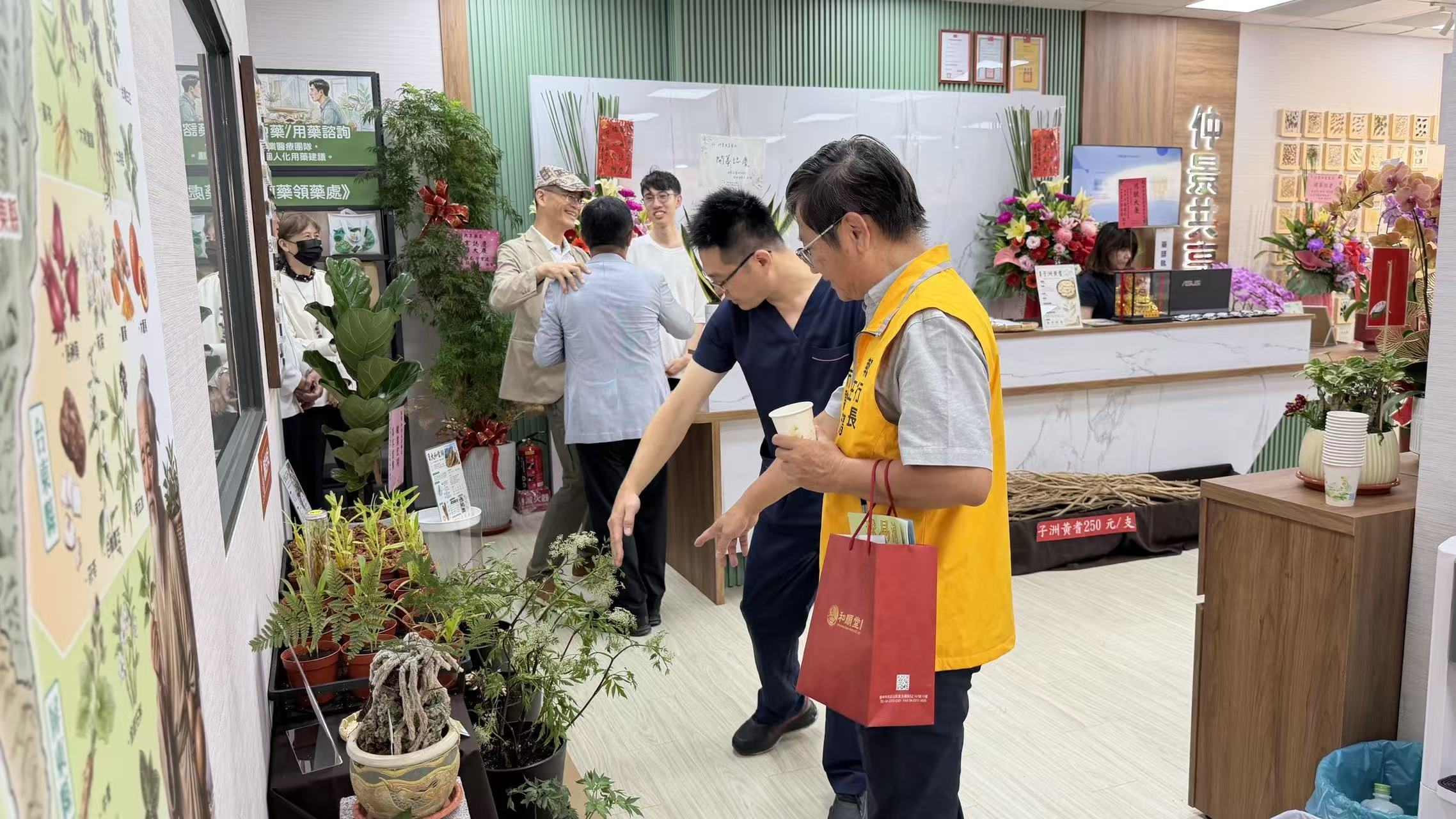 嘉義市湖子內地區仲景共享藥局開幕活動照片