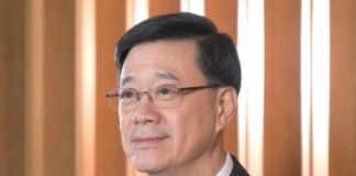 李家超周三發表五年規劃及施政報告 團隊戴THEi設計領呔絲巾